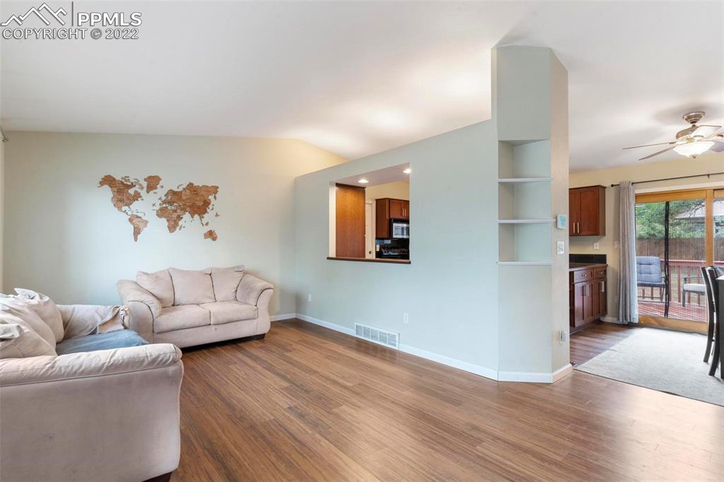 Listing 3998185, Image 3 of 27