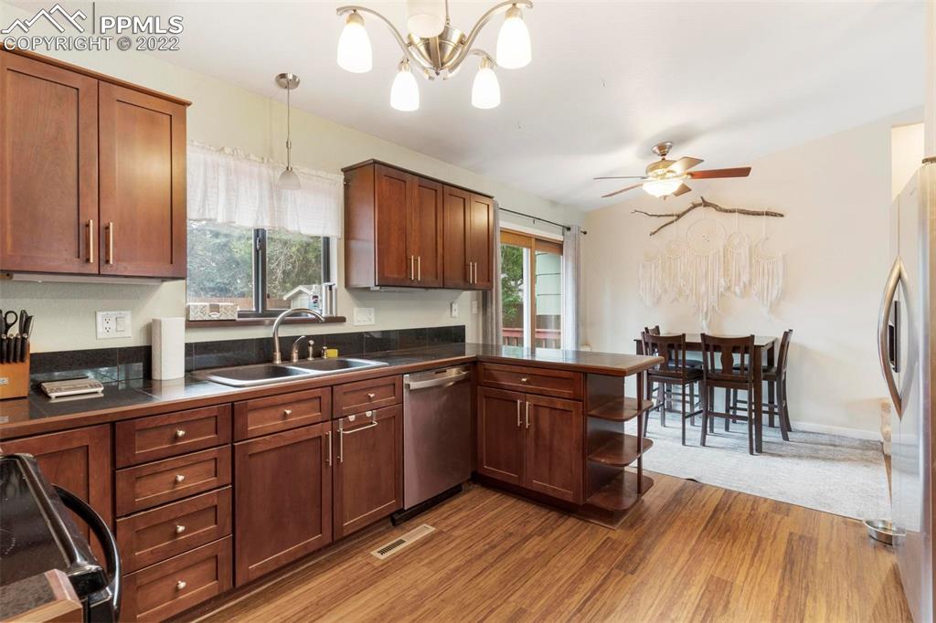 Listing 3998185, Image 6 of 27