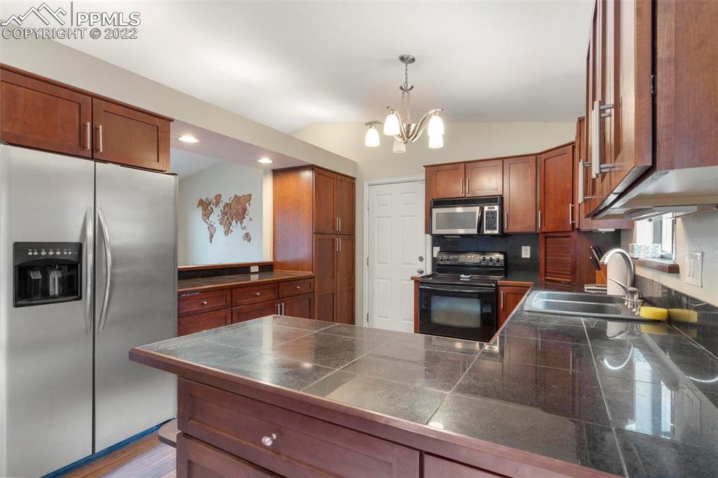 Listing 3998185, Image 9 of 27