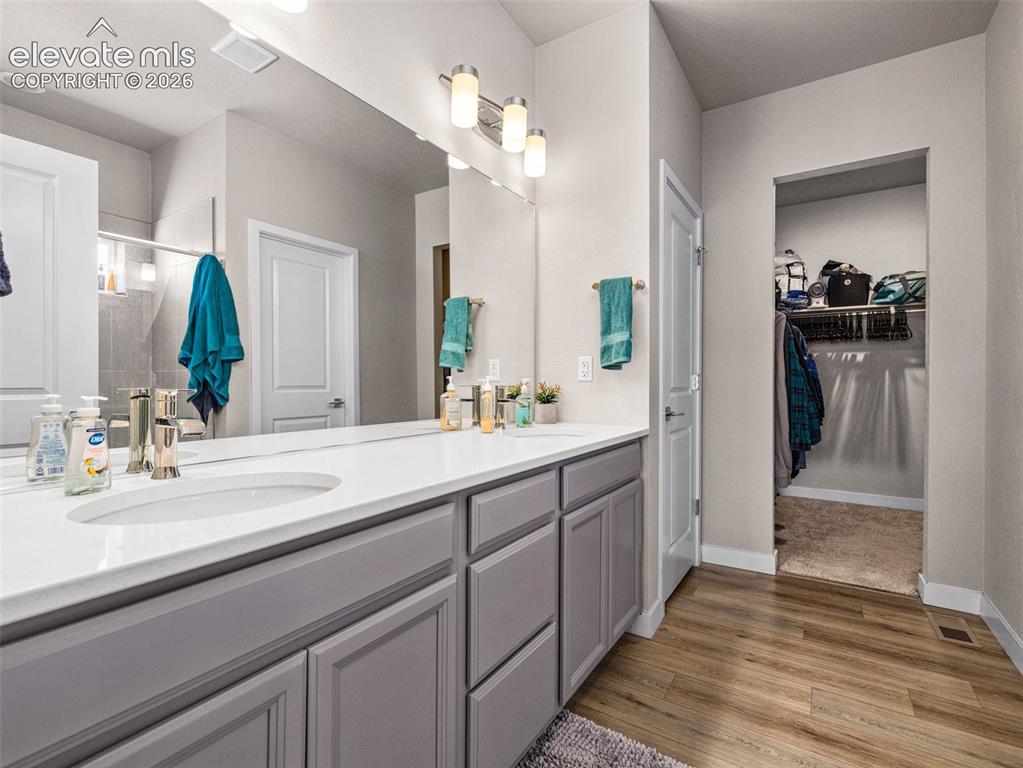 Image 11 of 22: Bathroom