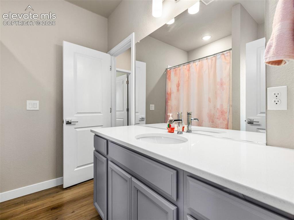 Image 7 of 22: Bathroom