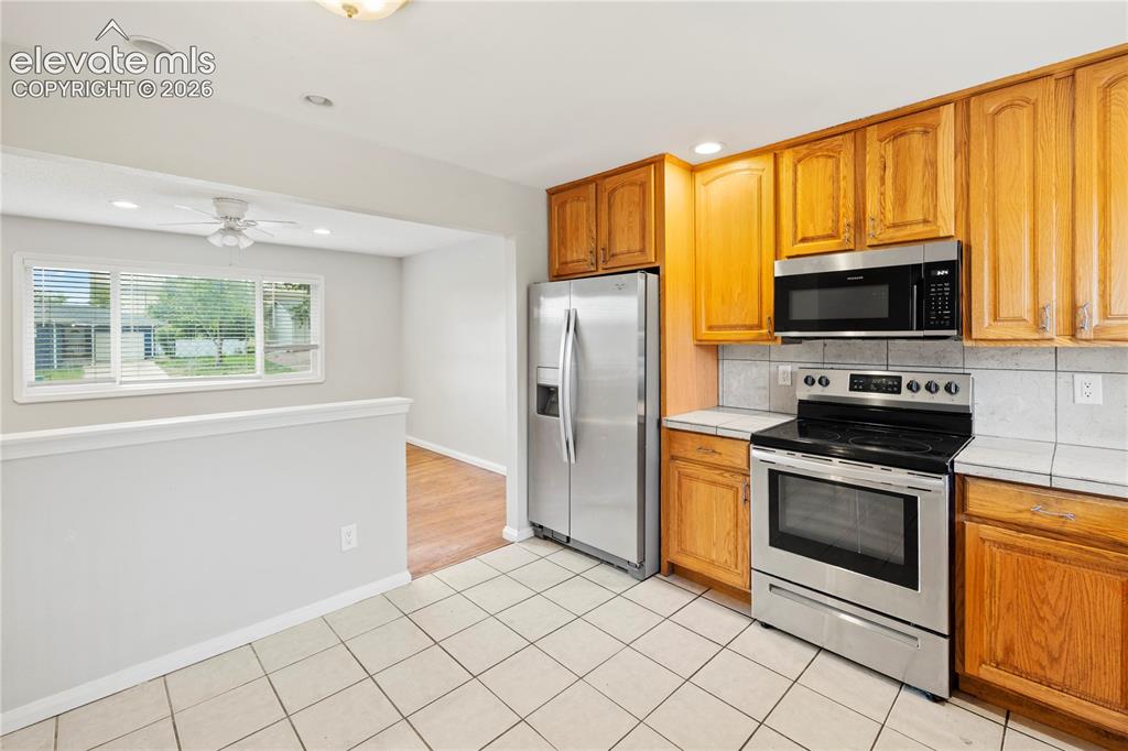 Image 11 of 49: Kitchen