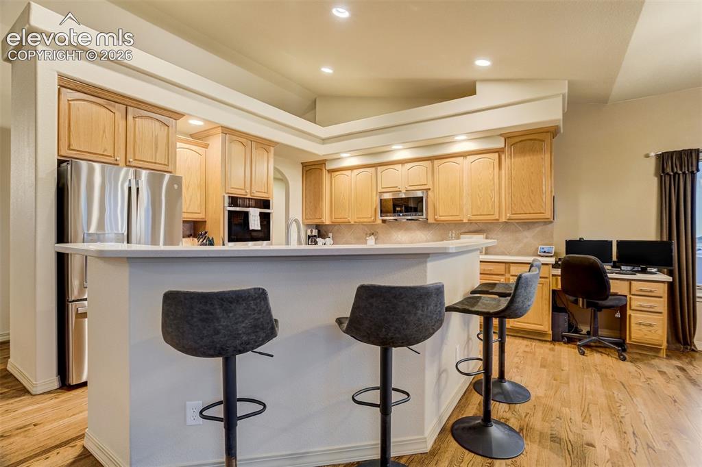 Image 10 of 50: Kitchen