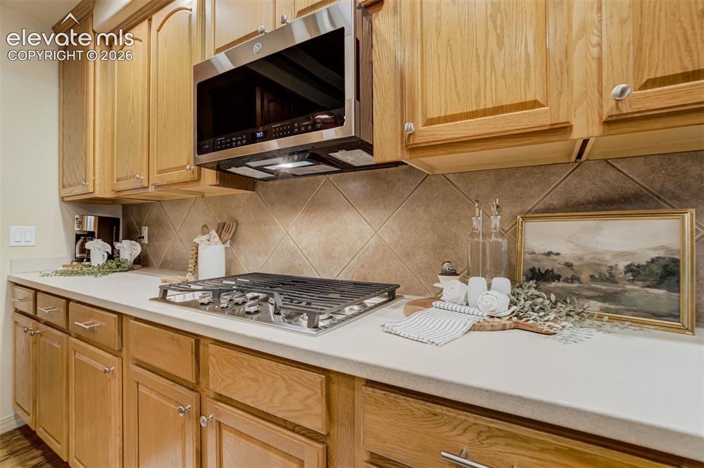 Image 11 of 50: Kitchen