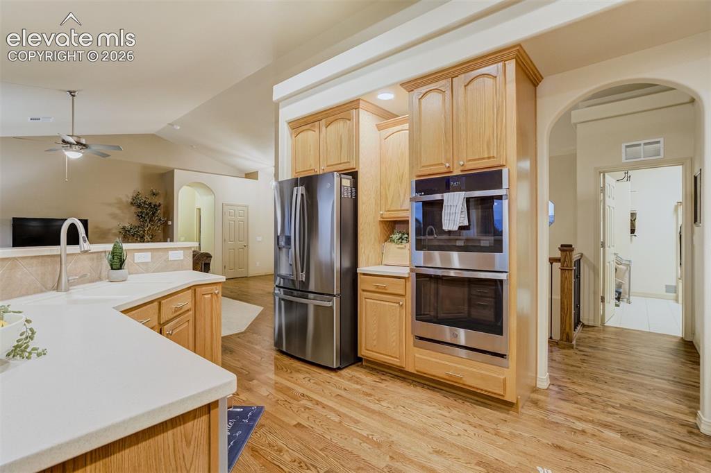 Image 12 of 50: Kitchen