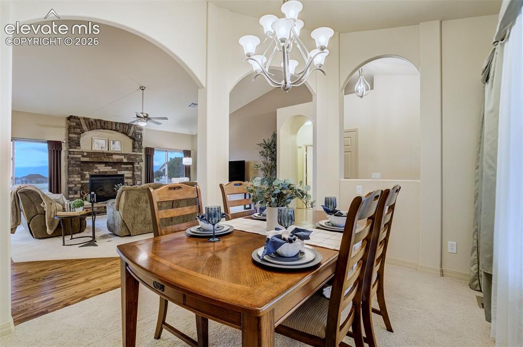 Image 17 of 50: Dining Area