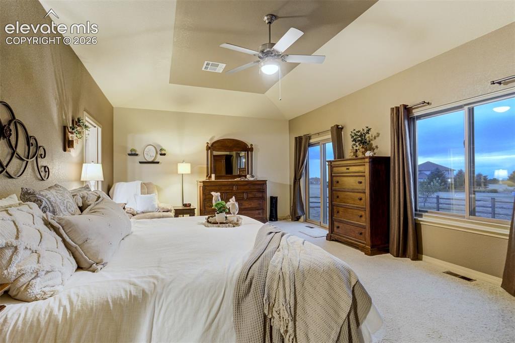 Image 18 of 50: Bedroom