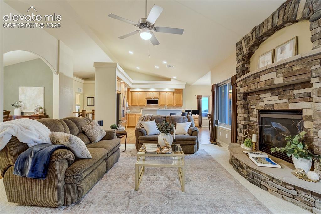 Image 8 of 50: Living Room