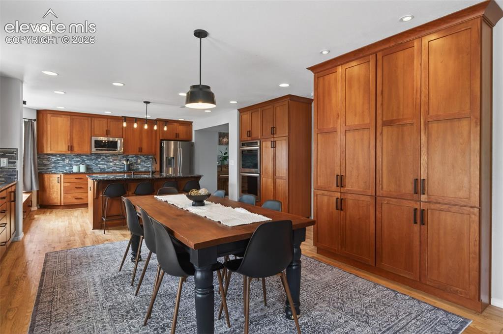 Image 10 of 41: Kitchen