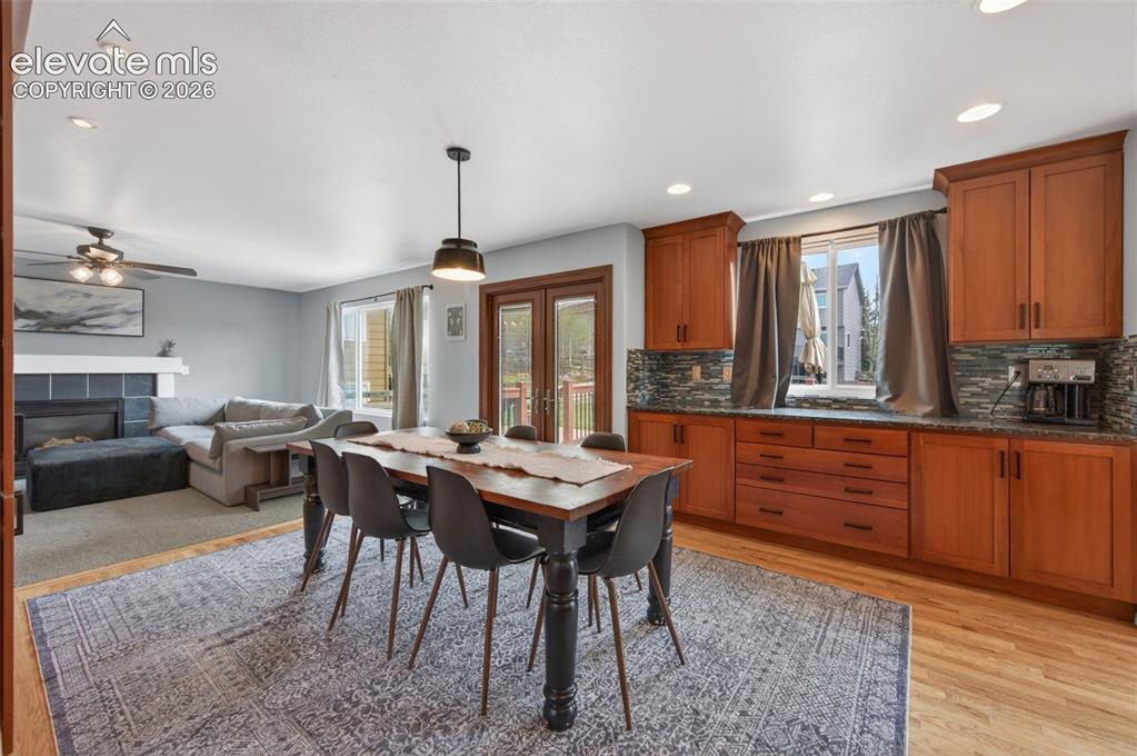 Image 12 of 41: Kitchen