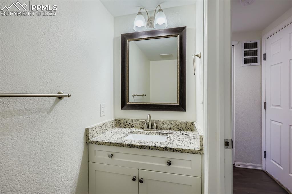 Image 11 of 30: Bathroom