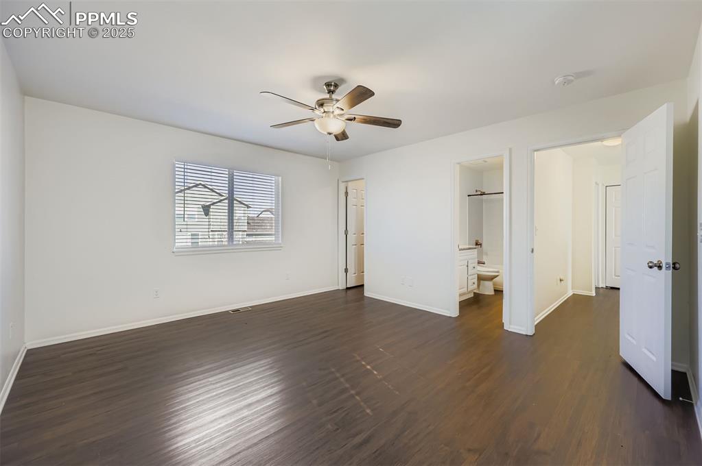 Image 12 of 30: Bedroom