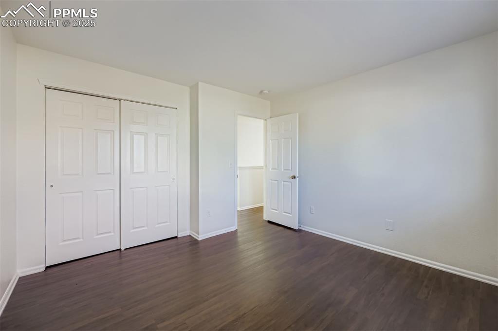 Image 19 of 30: Bedroom