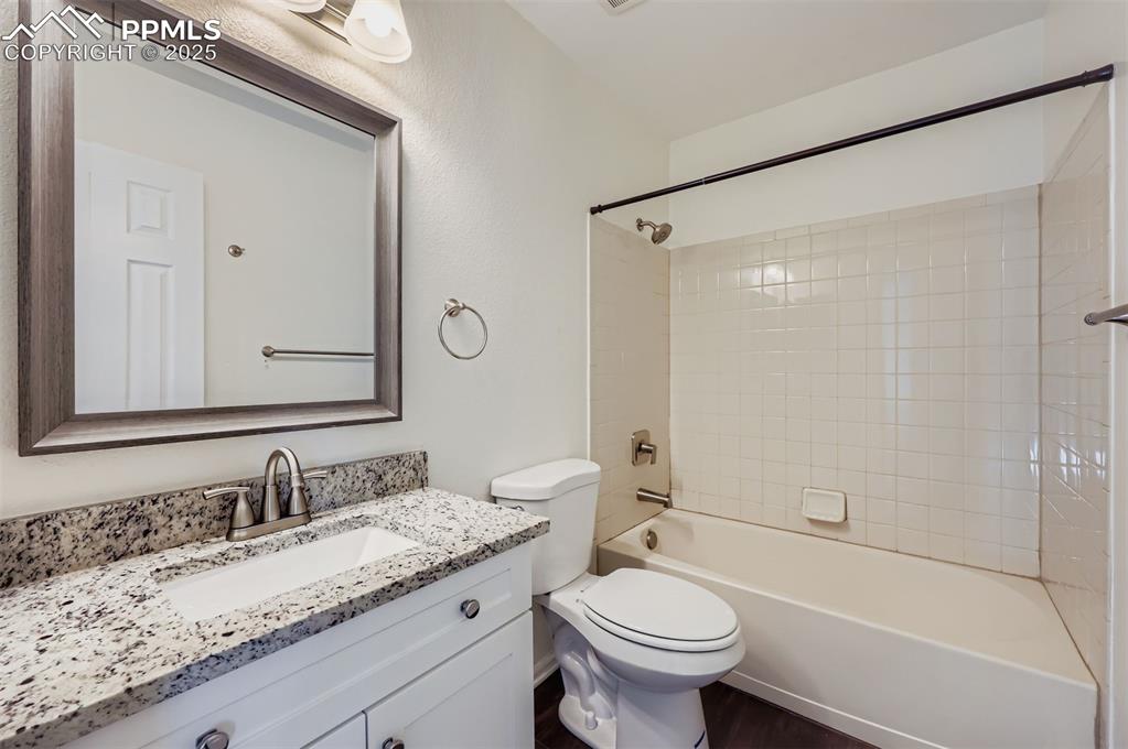 Image 20 of 30: Bathroom