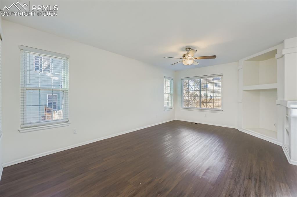 Image 4 of 30: Living Room