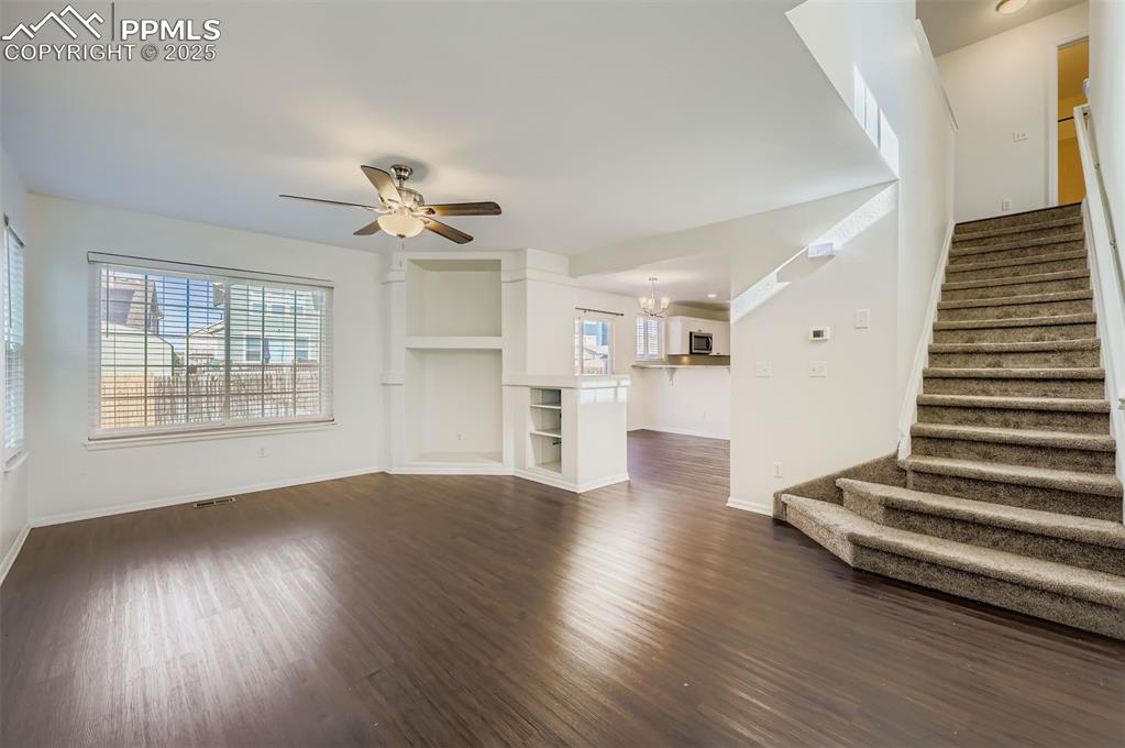 Image 5 of 30: Living Room