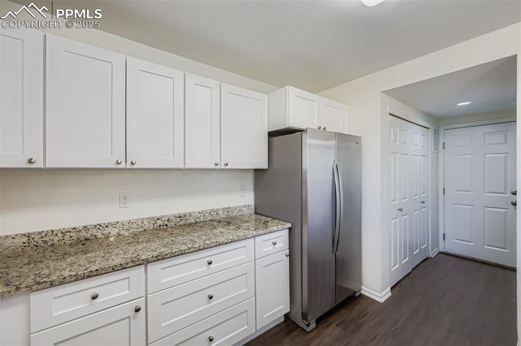 Image 8 of 30: Kitchen