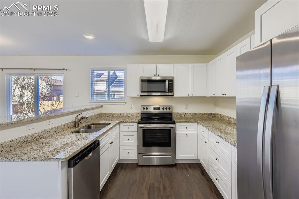 Image 9 of 30: Kitchen