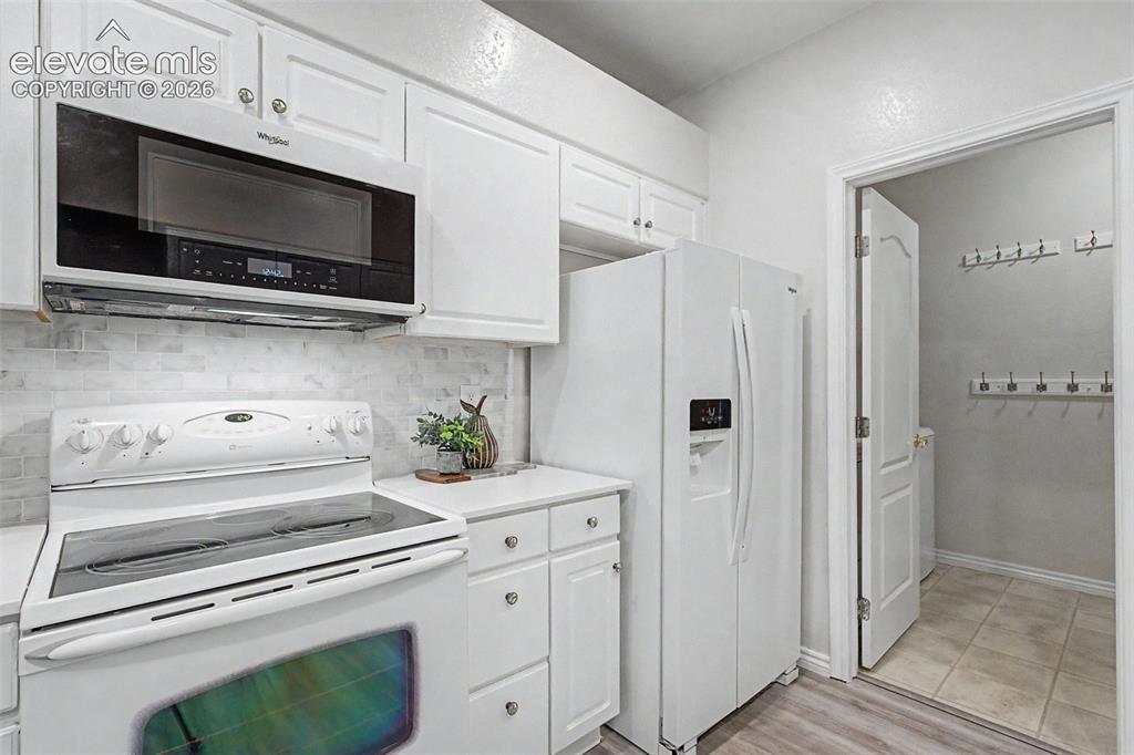 Image 18 of 44: Kitchen