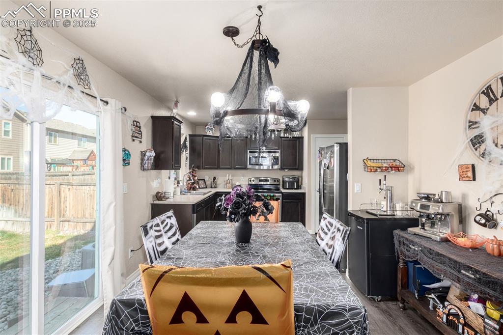 Image 10 of 32: Kitchen