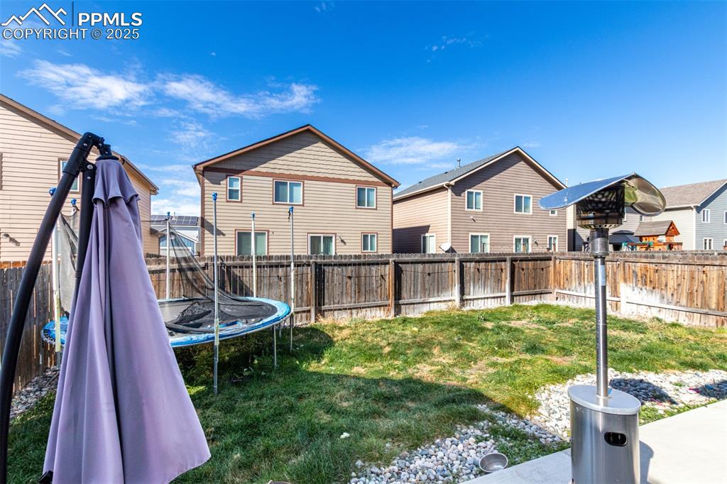 Image 26 of 32: Yard