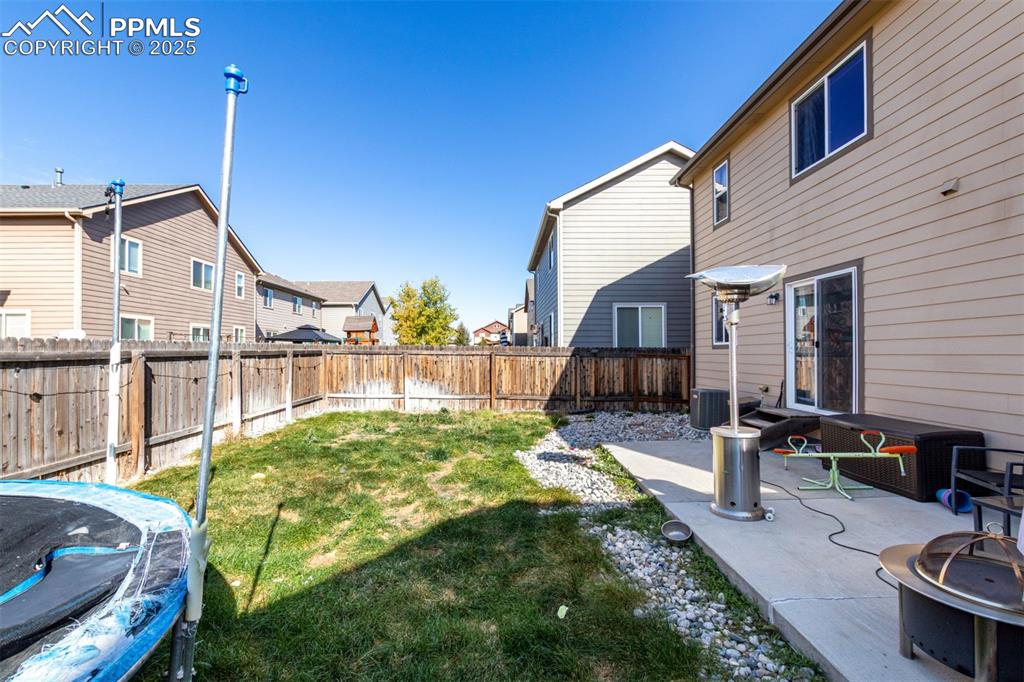 Image 27 of 32: Yard