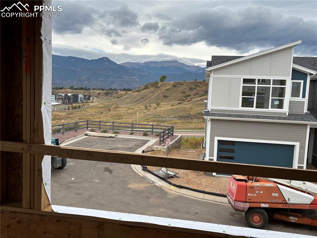 Image 8 of 16: Mountain view