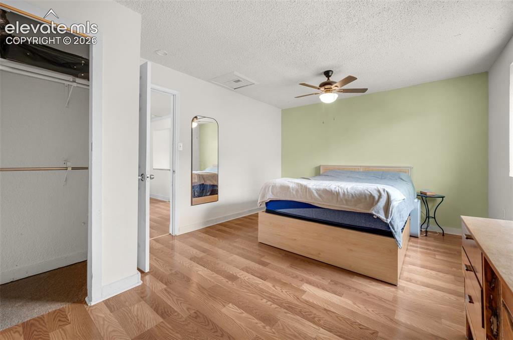 Image 9 of 19: Kitchen