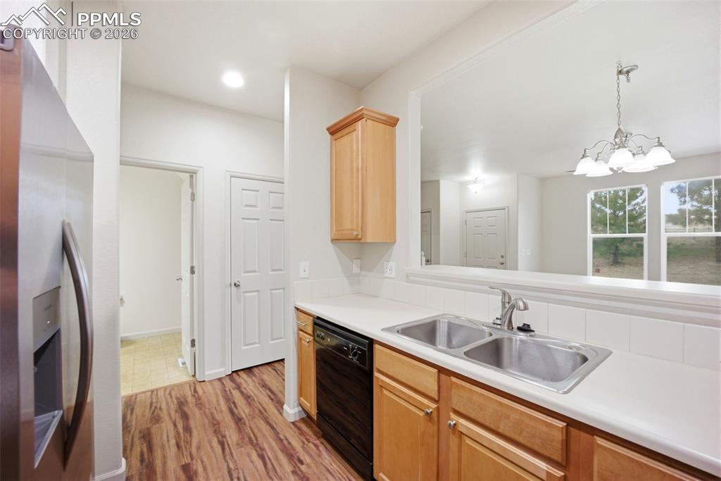 Image 12 of 30: Kitchen