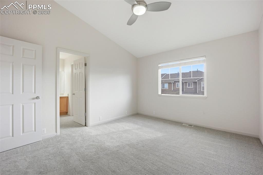 Image 15 of 30: Bedroom