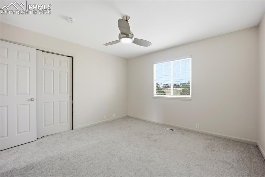 Image 24 of 30: Bedroom