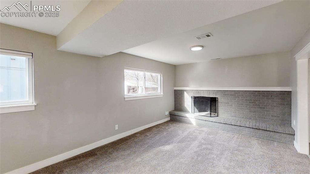 Image 18 of 22: Living Room