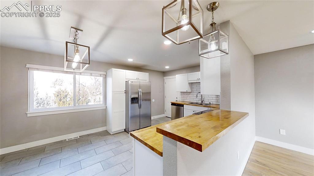 Image 8 of 22: Kitchen
