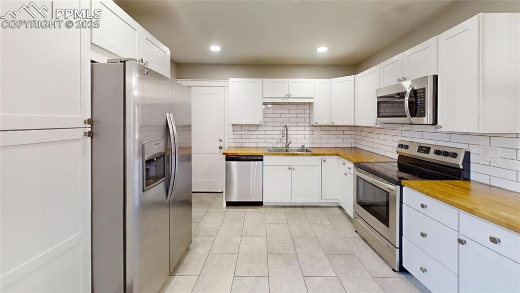 Image 9 of 22: Kitchen