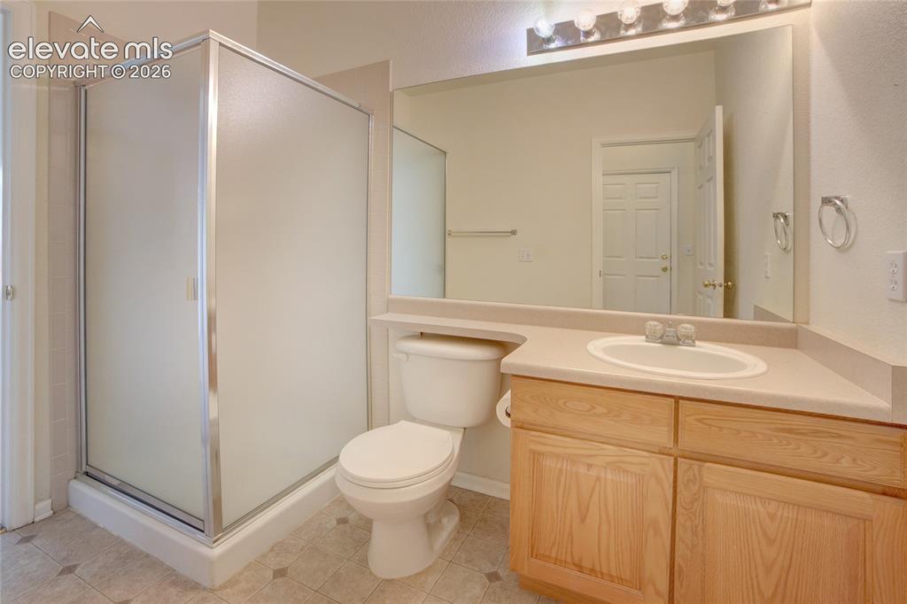 Image 16 of 37: Bathroom
