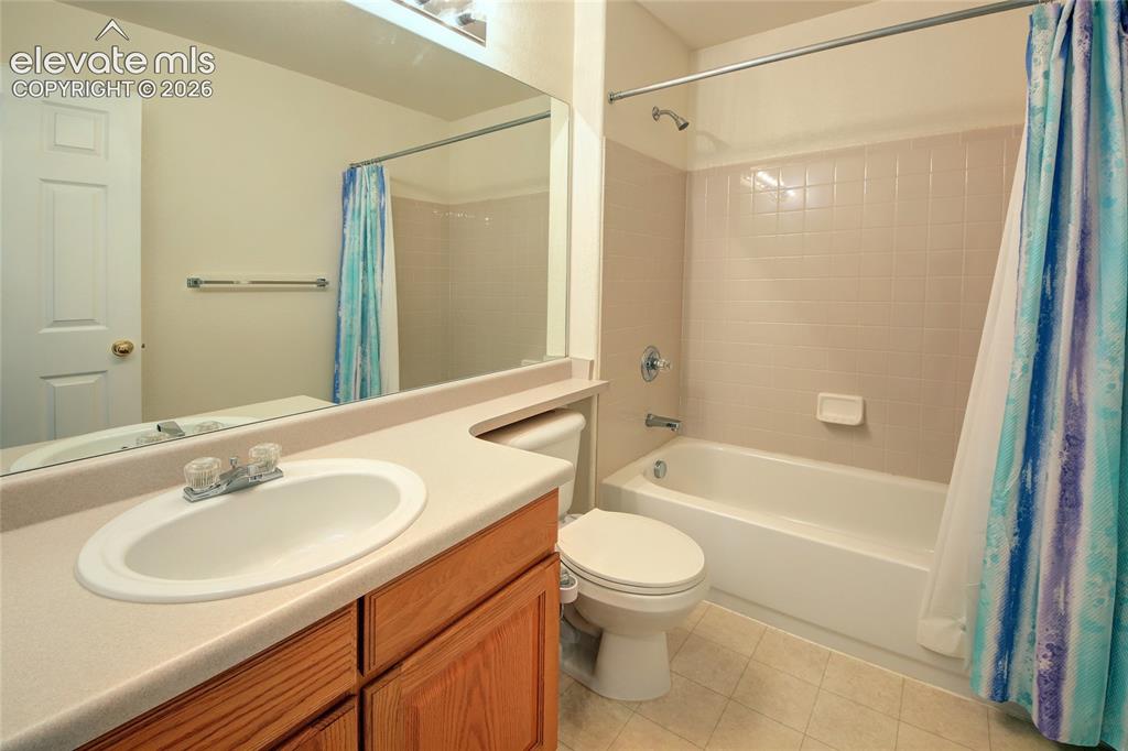 Image 27 of 37: Bathroom