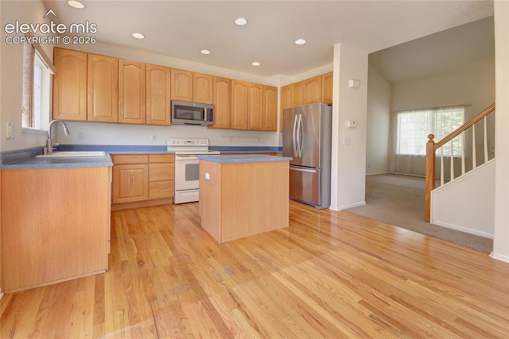 Image 8 of 37: Kitchen
