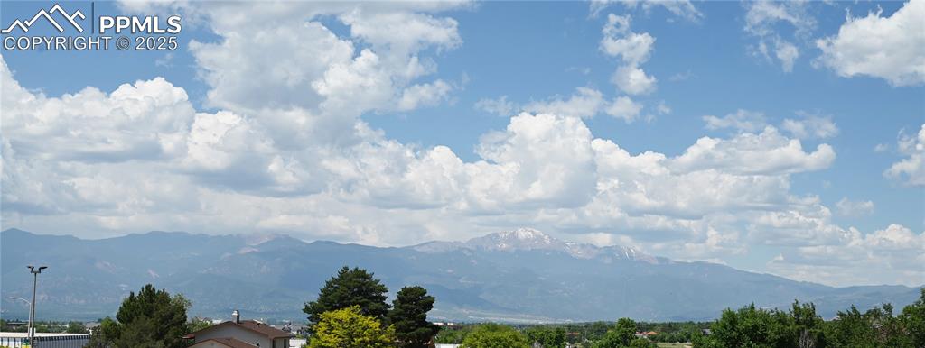 Image 2 of 17: Mtn view from front deck