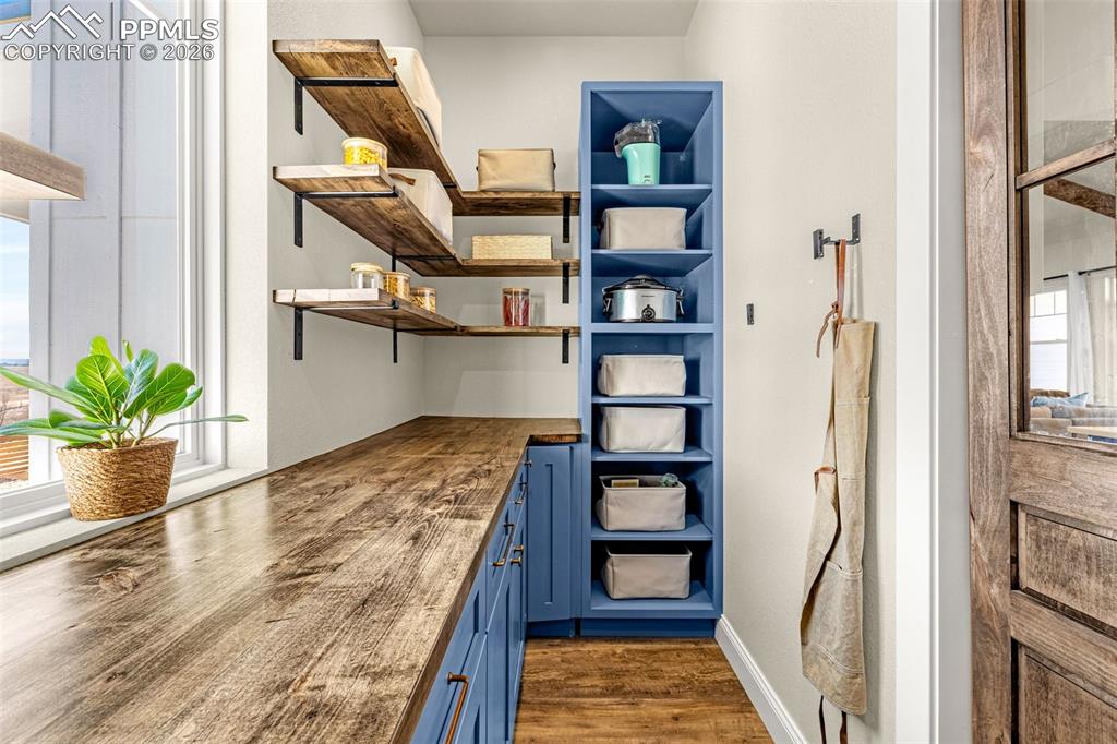 Image 11 of 50: Pantry