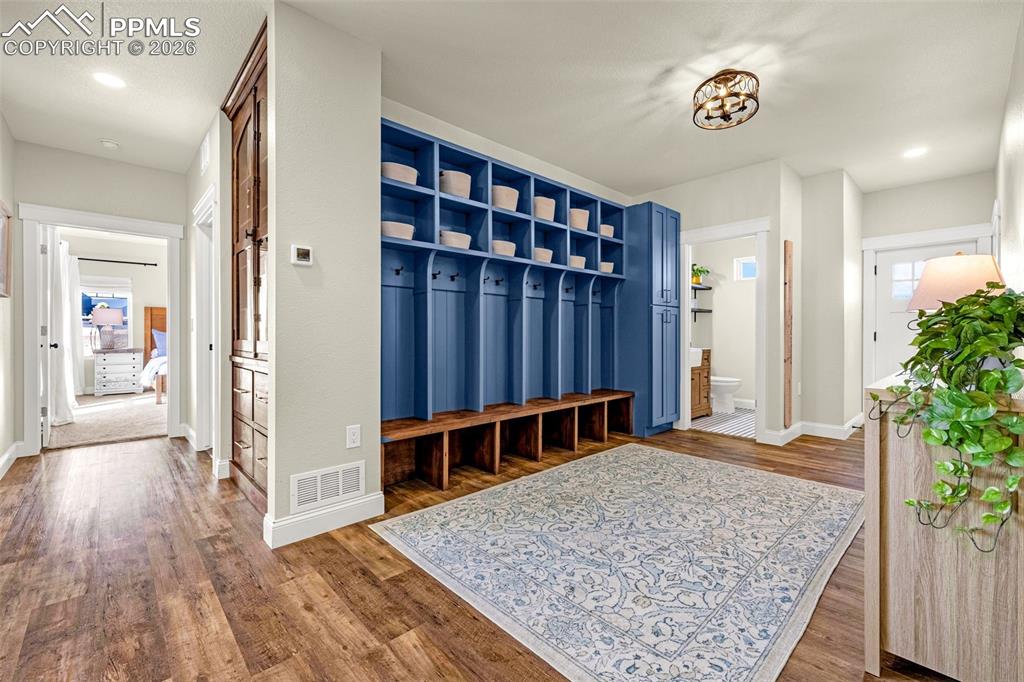 Image 16 of 50: Mud Room