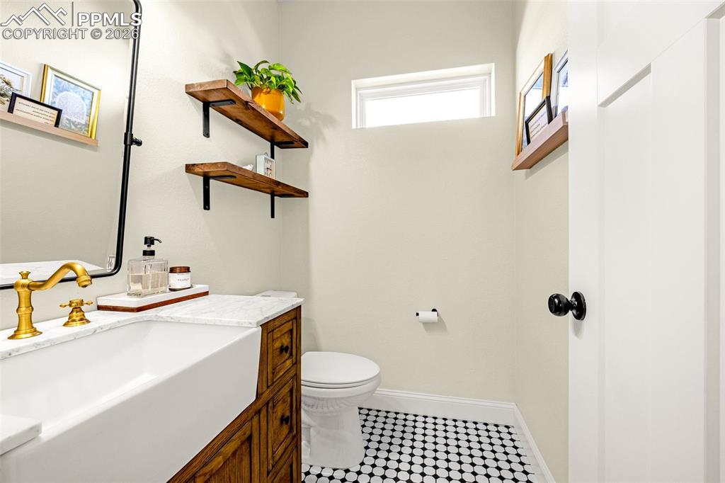 Image 18 of 50: Bathroom