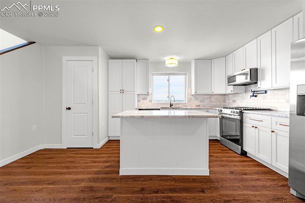 Image 49 of 50: Workshop 2bed 1 bath kitchen 