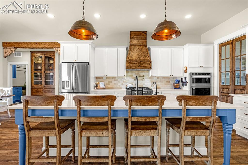 Image 9 of 50: Kitchen