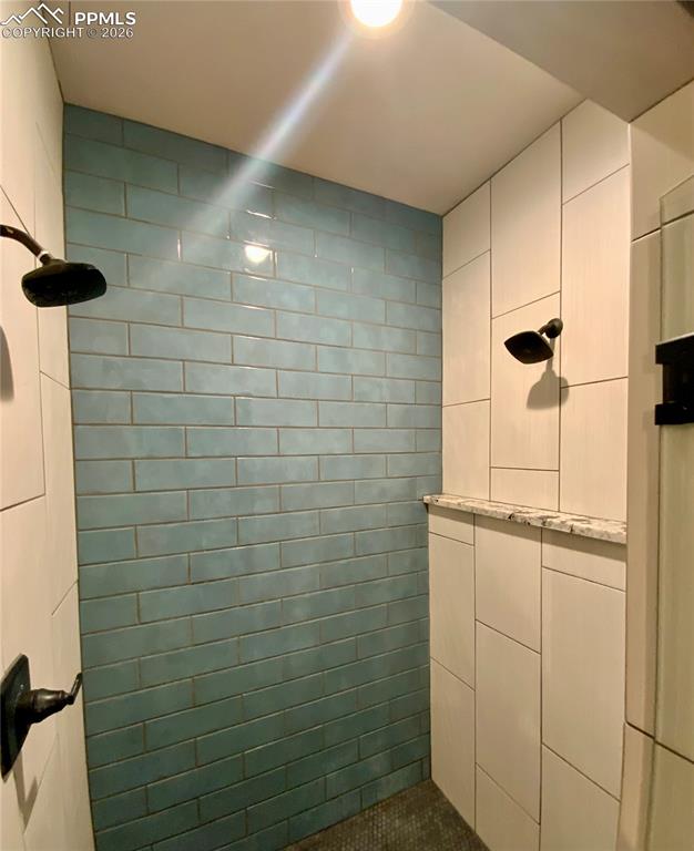 Image 18 of 47: Tile shower with two shower heads 