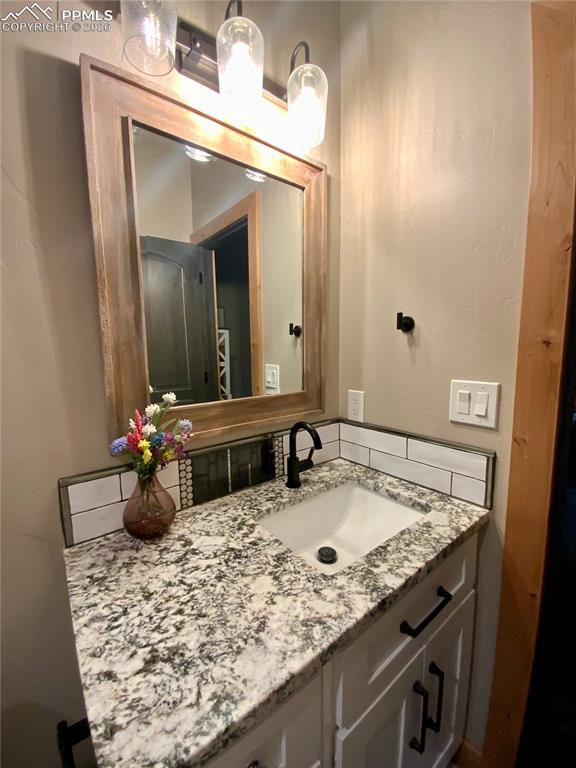 Image 33 of 47: Bathroom with vanity