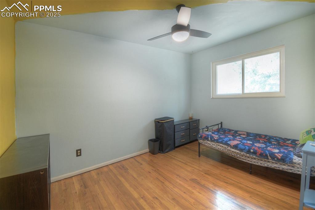 Image 13 of 32: Bedroom
