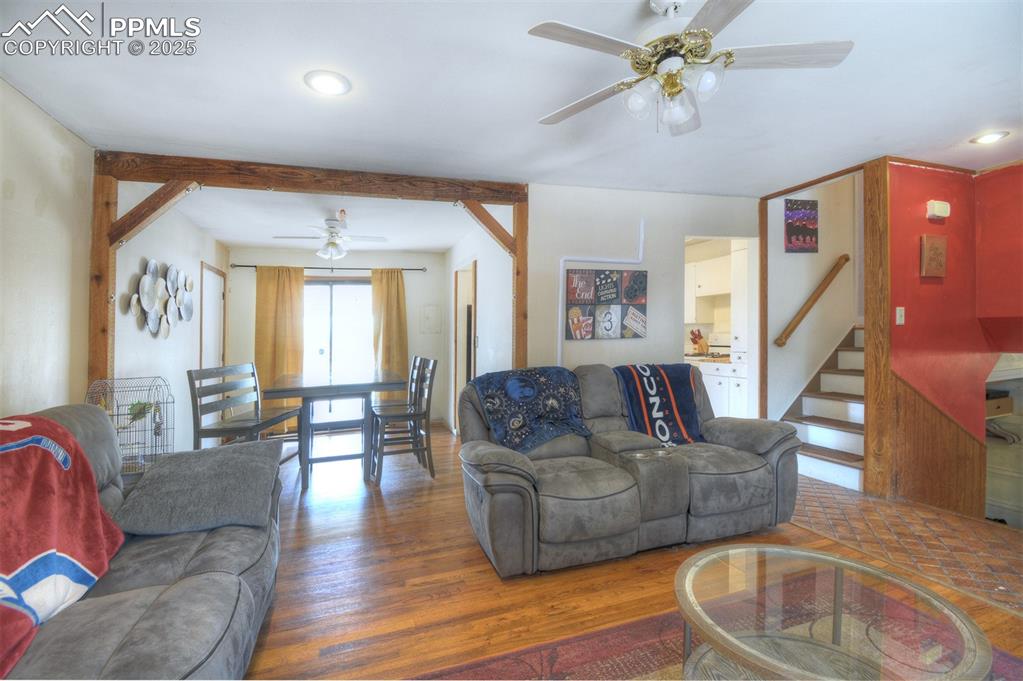 Image 6 of 32: Living Room