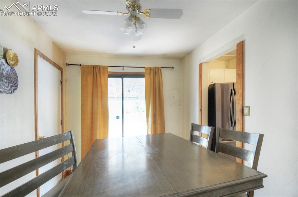 Image 7 of 32: Dining Area