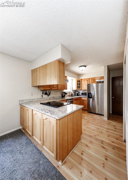 Image 13 of 20: Kitchen