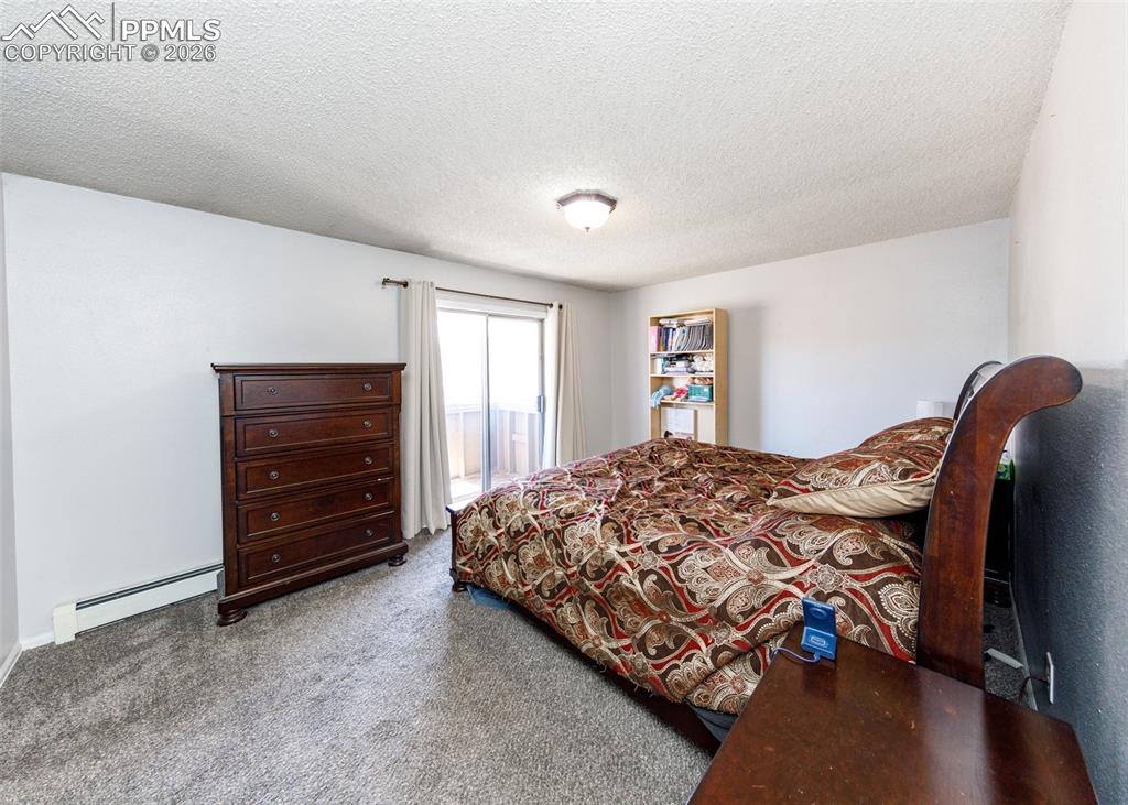 Image 17 of 20: Bedroom